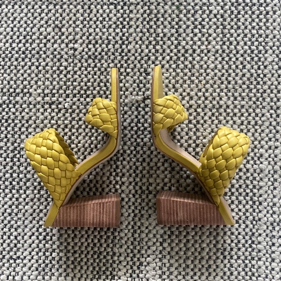 Steve Madden Heeled Sandals - size 6.5 - Picture 3 of 3